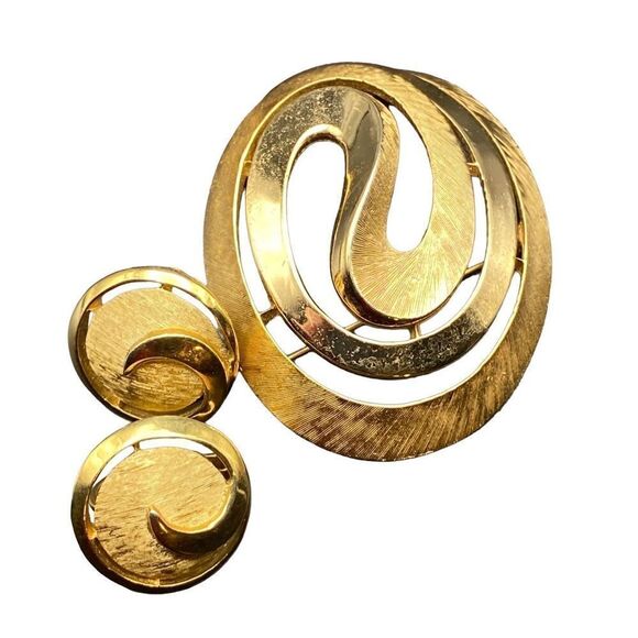 CROWN TRIFARI COMET SWIRL GOLDEN TONED TRIFANIUM CLIP ON EARRINGS VINTAGE 1960s - Picture 6 of 13